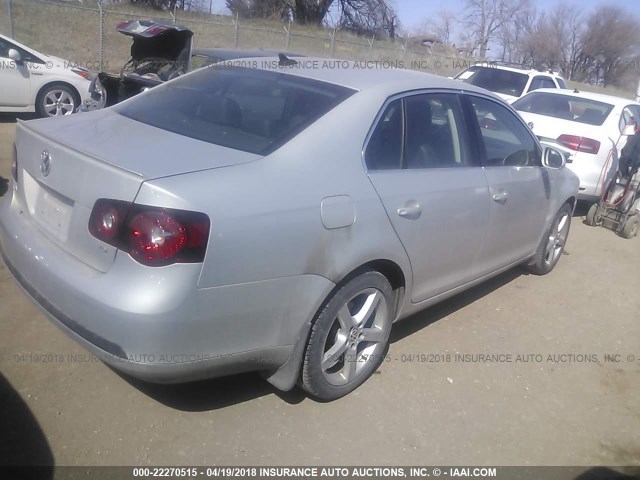 3VWAL7AJ4AM142407 - 2010 VOLKSWAGEN JETTA TDI SILVER photo 4