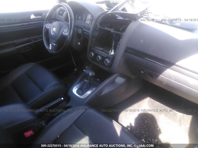 3VWAL7AJ4AM142407 - 2010 VOLKSWAGEN JETTA TDI SILVER photo 5