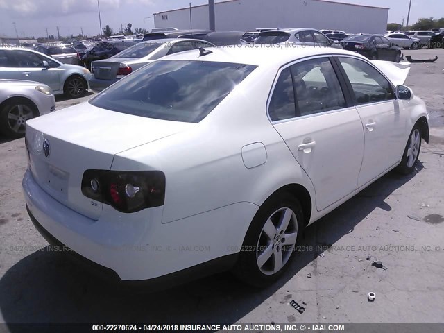 3VWRM71K08M111464 - 2008 VOLKSWAGEN JETTA SE/SEL WHITE photo 4