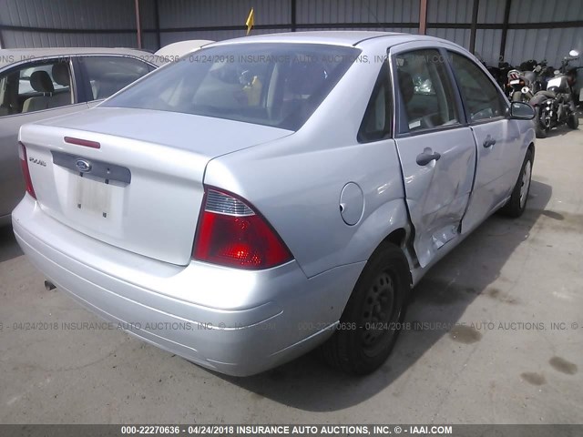 1FAFP34N57W315046 - 2007 FORD FOCUS ZX4/S/SE/SES GRAY photo 4