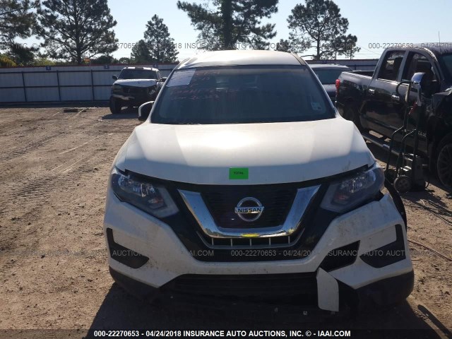 KNMAT2MTXHP564902 - 2017 NISSAN ROGUE S/SV WHITE photo 6