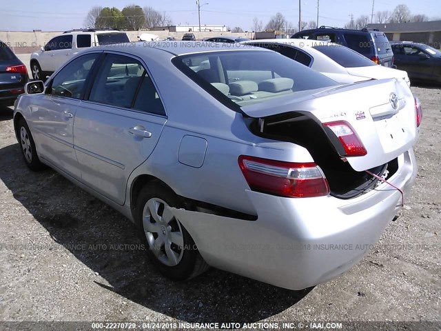 4T4BE46K69R112626 - 2009 TOYOTA CAMRY SE/LE/XLE SILVER photo 3