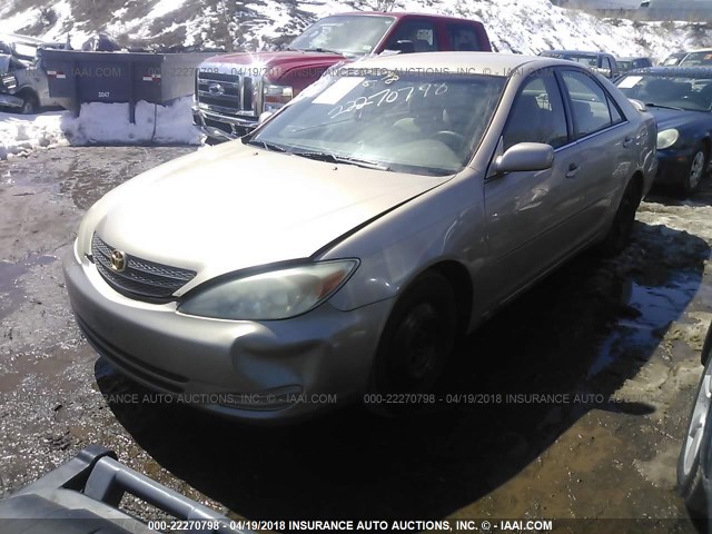 4T1BE32K12U073119 - 2002 TOYOTA CAMRY LE/XLE/SE GOLD photo 2