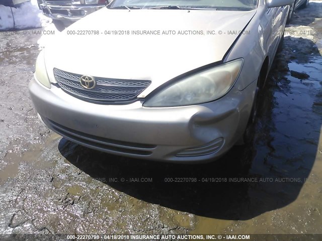 4T1BE32K12U073119 - 2002 TOYOTA CAMRY LE/XLE/SE 金色 照片 6