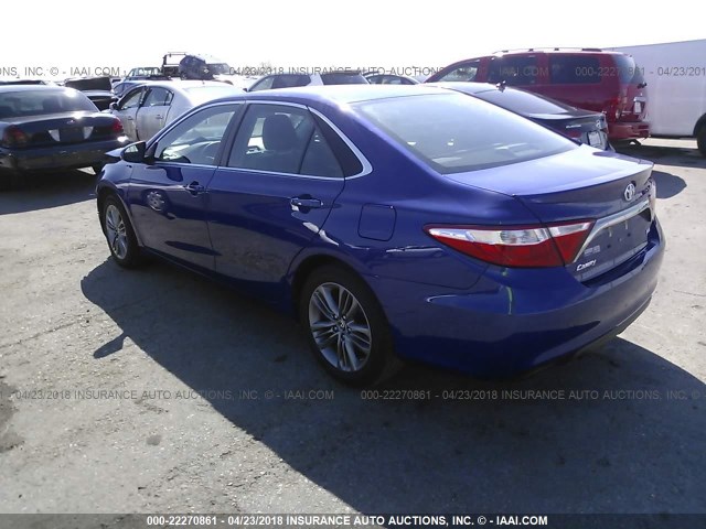 4T1BF1FK6GU564756 - 2016 TOYOTA CAMRY LE/XLE/SE/XSE ლურჯი ფოტო 3