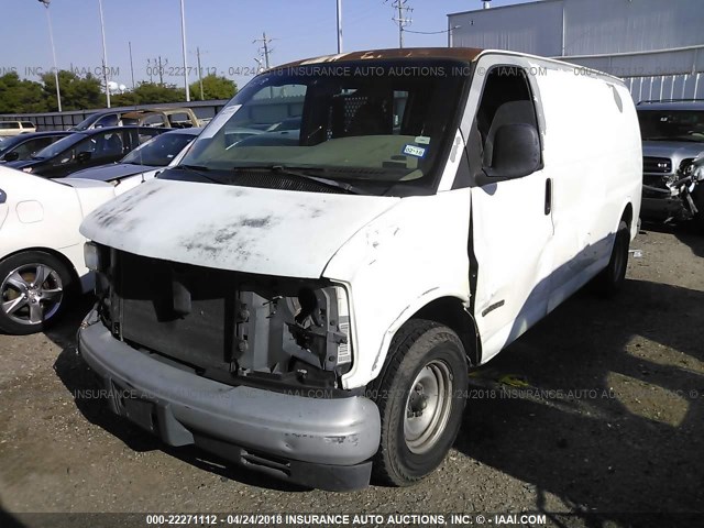 1GTEG15W121170255 - 2002 GMC SAVANA G1500 WHITE photo 2