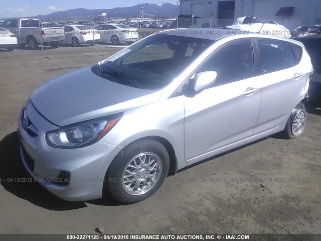 KMHCT5AE3DU092050 - 2013 HYUNDAI ACCENT GLS/GS SILVER photo 2