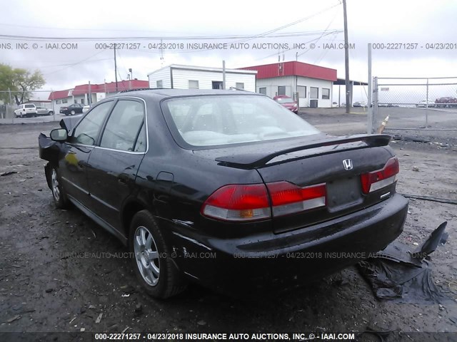 1HGCG56722A060712 - 2002 HONDA ACCORD SE BLACK photo 3