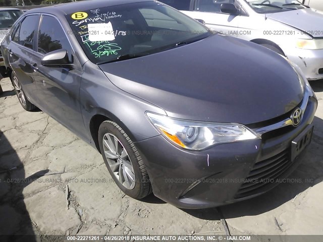 4T1BF1FK5FU934321 - 2015 TOYOTA CAMRY LE/XLE/SE/XSE GRAY photo 1