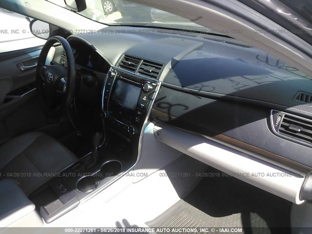 4T1BF1FK5FU934321 - 2015 TOYOTA CAMRY LE/XLE/SE/XSE GRAY photo 5