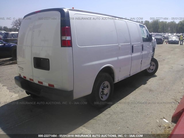 1GCWGFCF4F1157848 - 2015 CHEVROLET EXPRESS G2500  WHITE photo 4