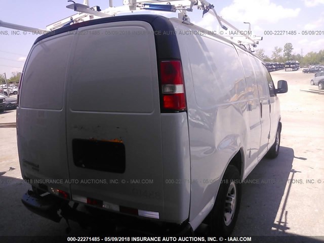 1GCWGFCF2F1157041 - 2015 CHEVROLET EXPRESS G2500  WHITE photo 4