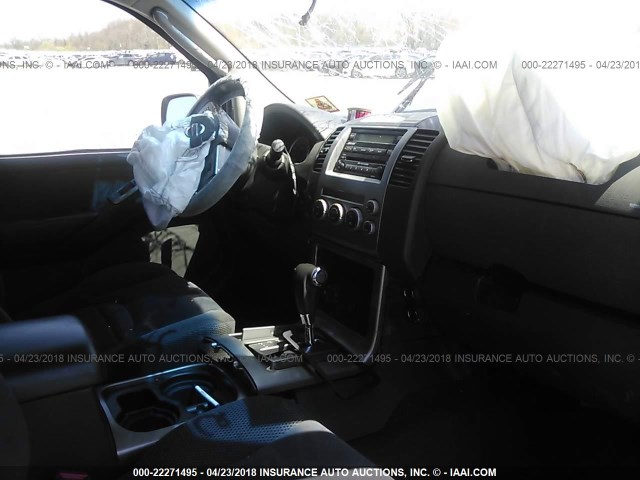 5N1AR18WX6C649848 - 2006 NISSAN PATHFINDER LE/SE/XE GRAY photo 5