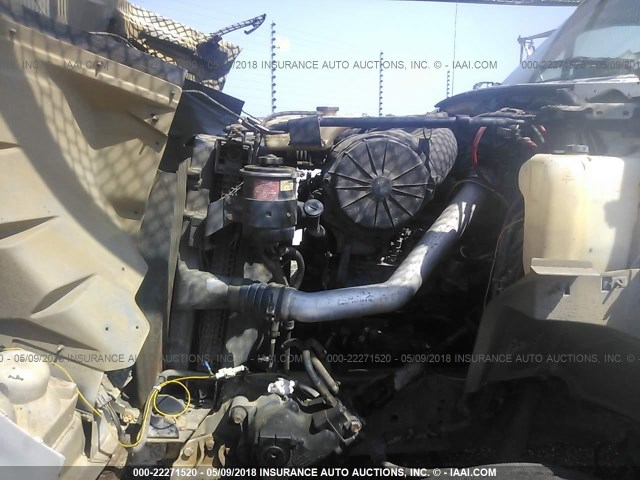 1FDXF80E9VVA37755 - 1997 FORD F800 WHITE photo 9