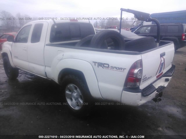 5TFUU4EN5FX142166 - 2015 TOYOTA TACOMA ACCESS CAB/TRD PRO WHITE photo 3