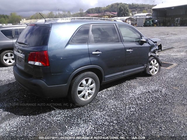 5XYKTDA22BG160210 - 2011 KIA SORENTO LX BLUE photo 4