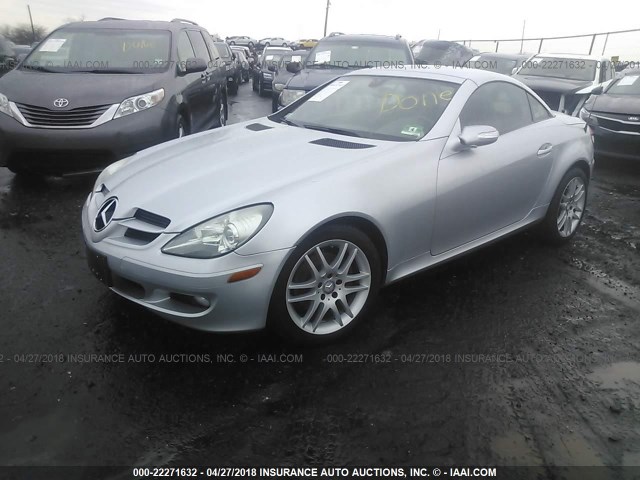 WDBWK54F98F188671 - 2008 MERCEDES-BENZ SLK 280 SILVER photo 2