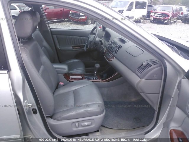 4T1BF32K44U071431 - 2004 TOYOTA CAMRY LE/XLE/SE 银色 照片 5