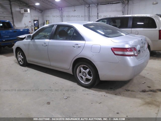 4T1BF3EK2AU072617 - 2010 TOYOTA CAMRY SE/LE/XLE 银色 照片 3