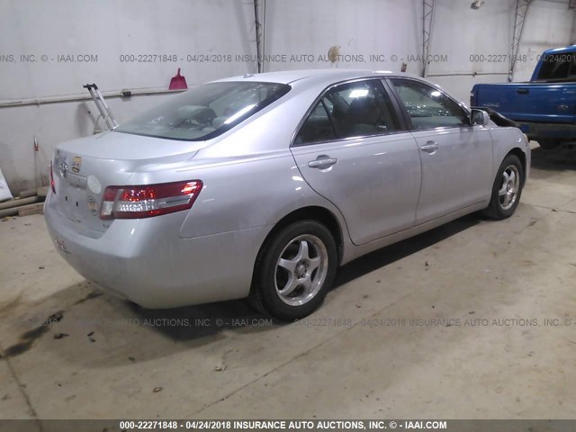 4T1BF3EK2AU072617 - 2010 TOYOTA CAMRY SE/LE/XLE SILVER photo 4