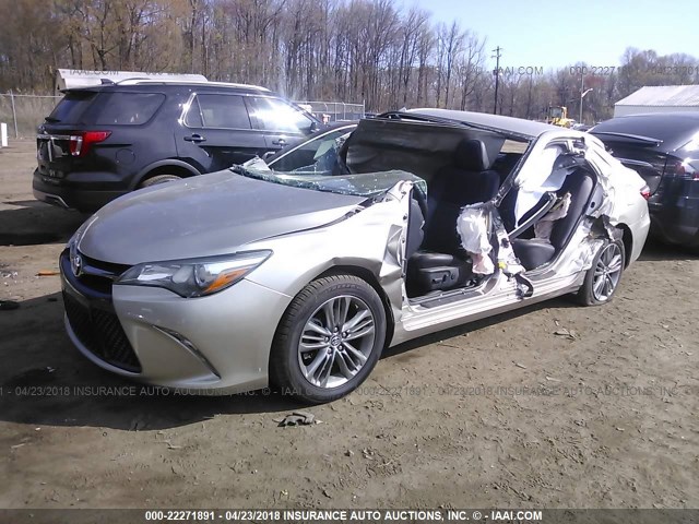 4T1BF1FK1GU551381 - 2016 TOYOTA CAMRY LE/XLE/SE/XSE GOLD photo 2