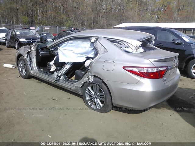4T1BF1FK1GU551381 - 2016 TOYOTA CAMRY LE/XLE/SE/XSE GOLD photo 3