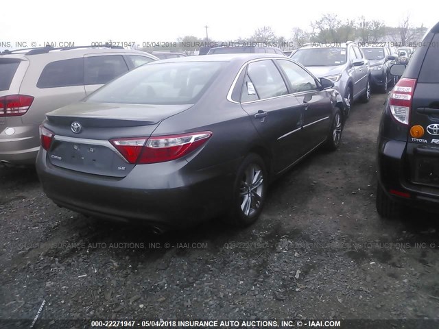 4T1BF1FK6GU256485 - 2016 TOYOTA CAMRY LE/XLE/SE/XSE GRAY photo 4