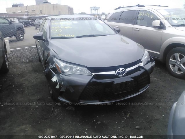 4T1BF1FK6GU256485 - 2016 TOYOTA CAMRY LE/XLE/SE/XSE GRAY photo 6