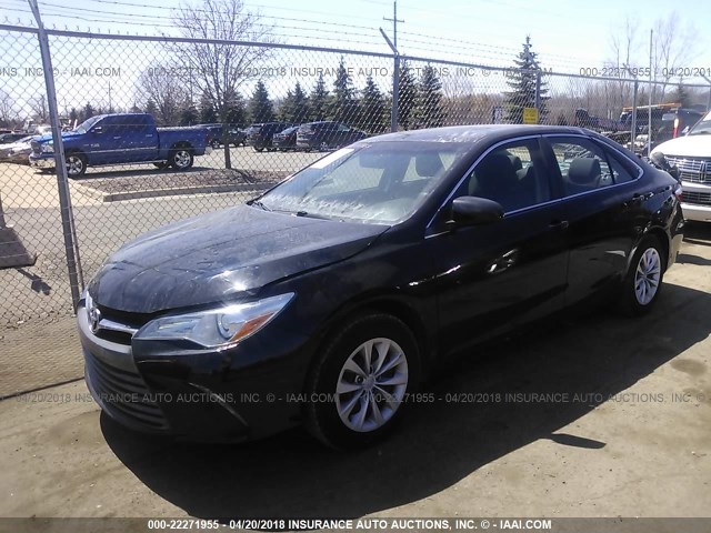4T4BF1FK1FR469994 - 2015 TOYOTA CAMRY LE/XLE/SE/XSE BLACK photo 2