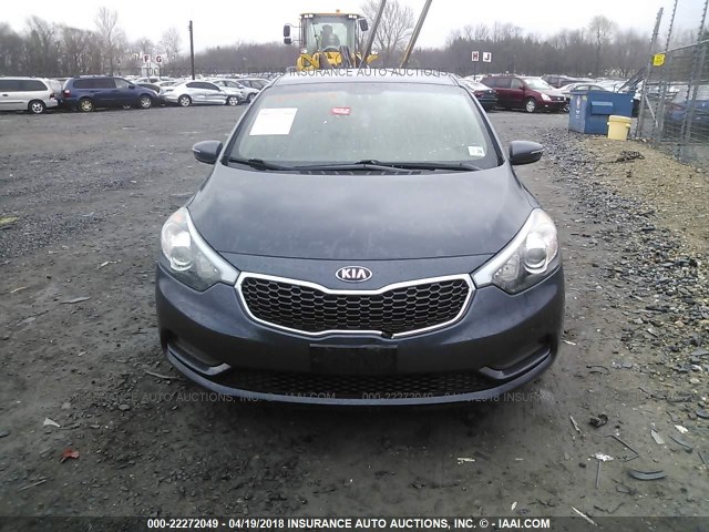 KNAFX4A6XF5293480 - 2015 KIA FORTE LX GRAY photo 6