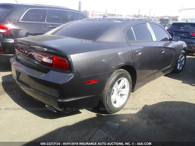 2C3CDXBG1DH555548 - 2013 DODGE CHARGER SE GRAY photo 4