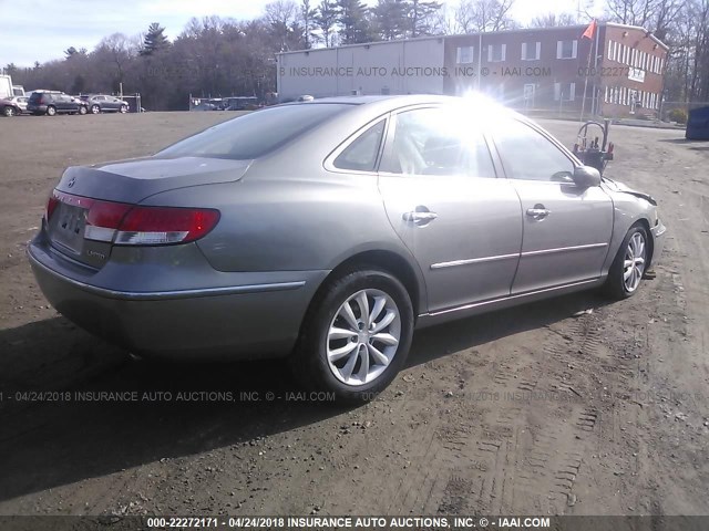 KMHFC46F28A318465 - 2008 HYUNDAI AZERA SE/LIMITED GRAY photo 4