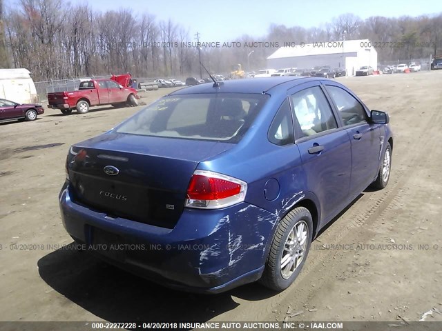 1FAHP35N28W103715 - 2008 FORD FOCUS SE/SEL/SES BLUE photo 4