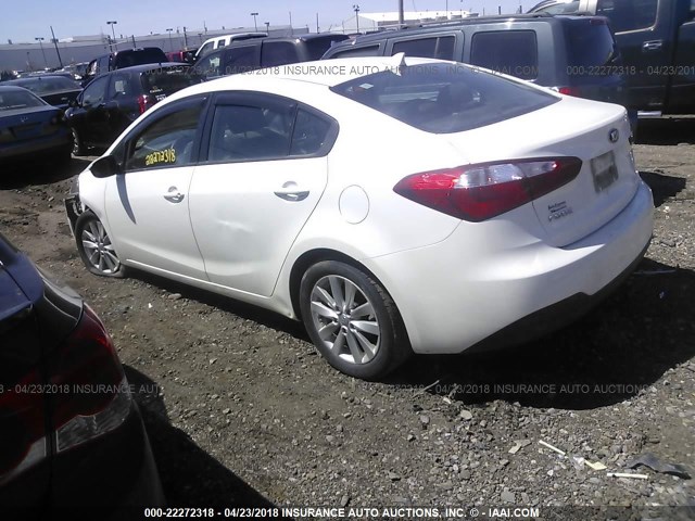 KNAFX4A69F5401720 - 2015 KIA FORTE LX WHITE photo 3