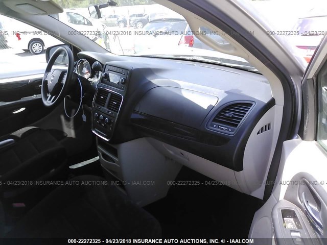 2C4RDGBG2DR733791 - 2013 DODGE GRAND CARAVAN SE SILVER photo 5