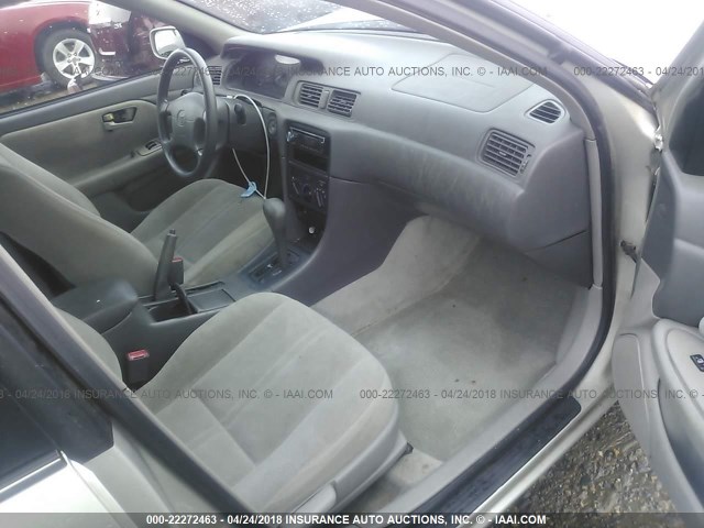 4T1BG22KX1U120280 - 2001 TOYOTA CAMRY CE/LE/XLE SILVER photo 5