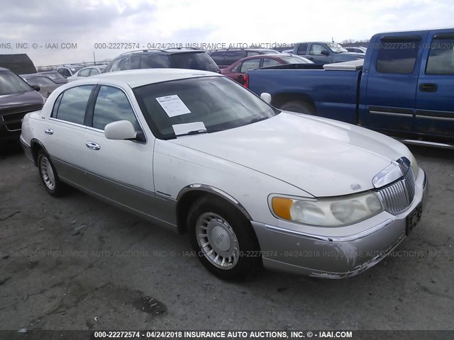 1LNHM81W81Y677272 - 2001 LINCOLN TOWN CAR EXECUTIVE Белый фото 1