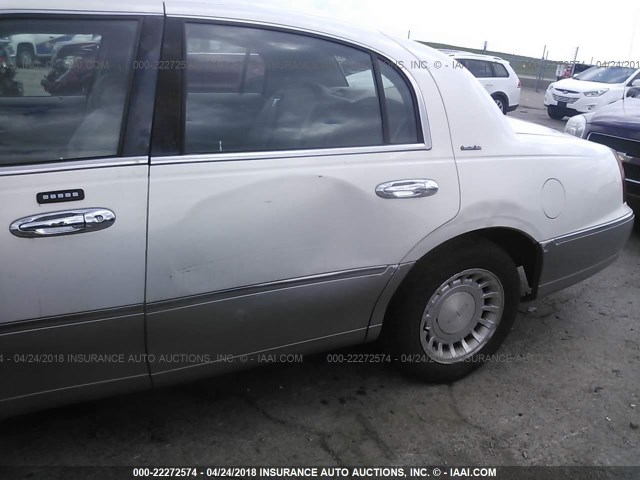 1LNHM81W81Y677272 - 2001 LINCOLN TOWN CAR EXECUTIVE Белый фото 6