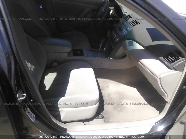 4T4BE46K39R067743 - 2009 TOYOTA CAMRY SE/LE/XLE GRAY photo 5