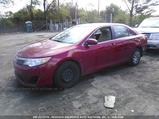 4T1BF1FK2EU842758 - 2014 TOYOTA CAMRY L/SE/LE/XLE RED photo 2