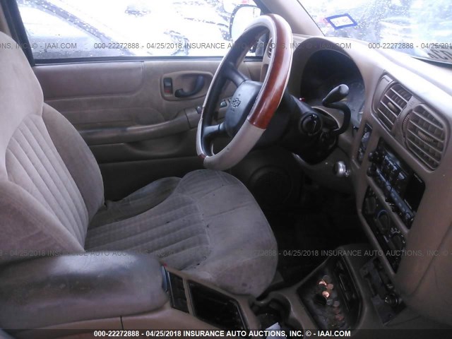 1GNCS13W512125862 - 2001 CHEVROLET BLAZER Բեժ լուսանկար 5