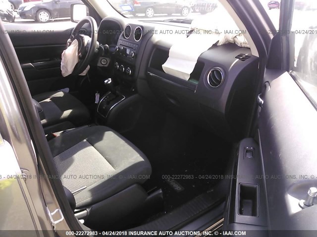 1C4NJPBA7ED529737 - 2014 JEEP PATRIOT SPORT GRAY photo 5