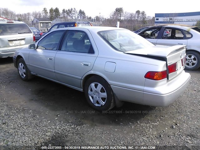 JT2BG22K0Y0434907 - 2000 TOYOTA CAMRY CE/LE/XLE 银色 照片 3