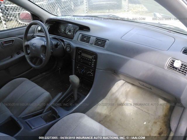 JT2BG22K0Y0434907 - 2000 TOYOTA CAMRY CE/LE/XLE 银色 照片 5