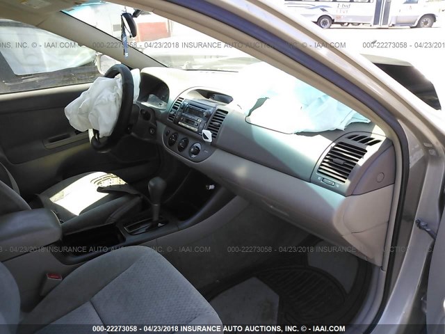 4T1BF32KX3U053434 - 2003 TOYOTA CAMRY LE/XLE/SE ოქროსფერი ფოტო 5