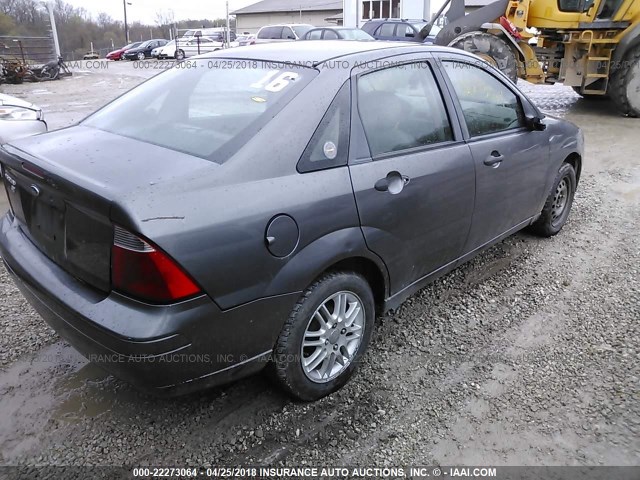 1FAHP34N17W252424 - 2007 FORD FOCUS ZX4/S/SE/SES 灰色 照片 4