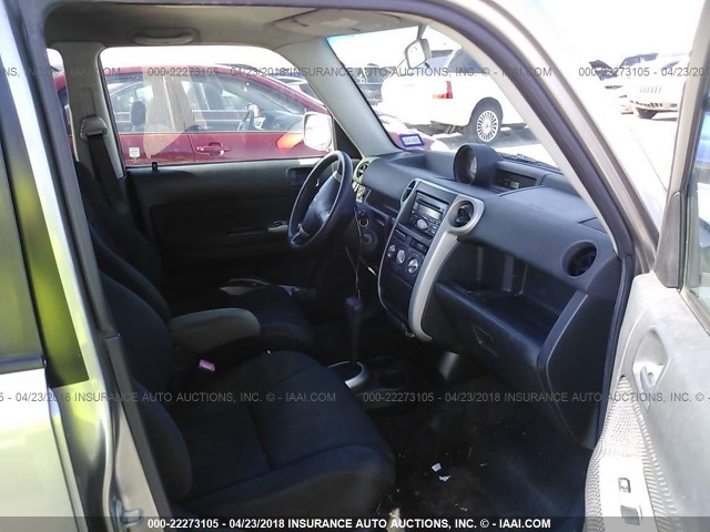 JTLKT324650207358 - 2005 TOYOTA SCION XB SILVER photo 5