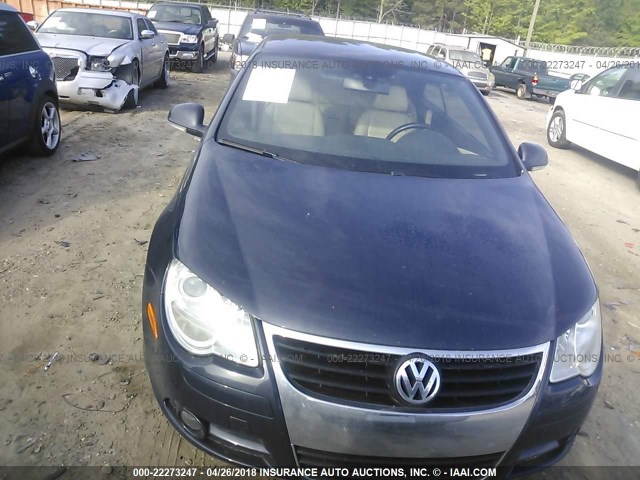 WVWFA71F77V005017 - 2007 VOLKSWAGEN EOS 2.0T LUXURY Dark Blue photo 6