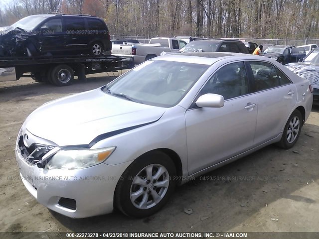4T1BF3EK1AU112556 - 2010 TOYOTA CAMRY SE/LE/XLE 银色 照片 2