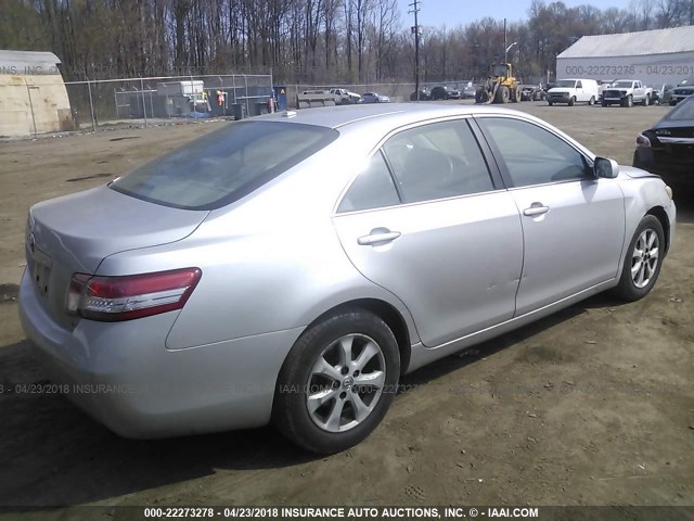 4T1BF3EK1AU112556 - 2010 TOYOTA CAMRY SE/LE/XLE 银色 照片 4